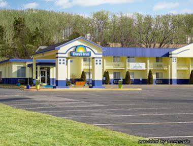 Days Inn By Wyndham Саутингтън Екстериор снимка