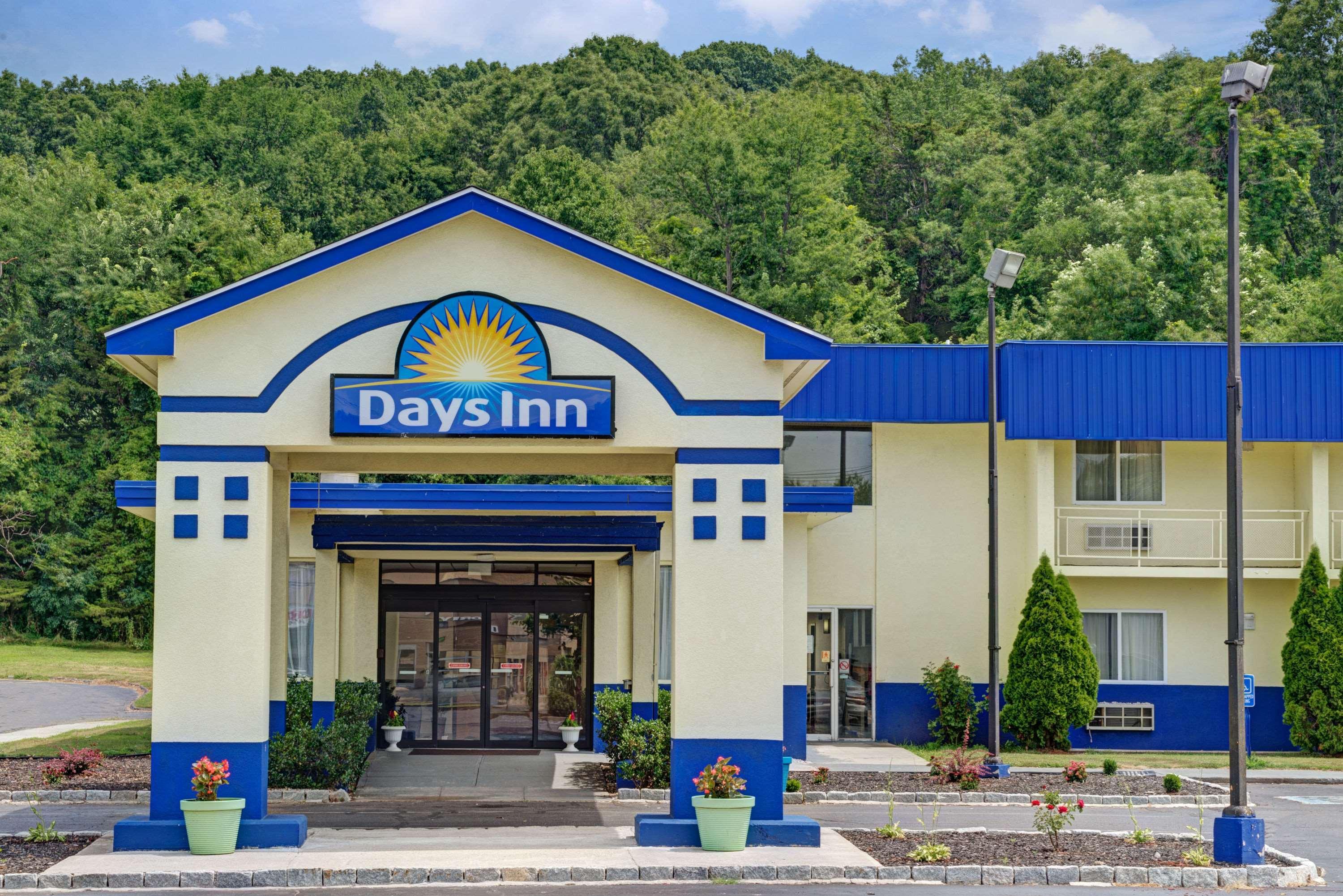 Days Inn By Wyndham Саутингтън Екстериор снимка